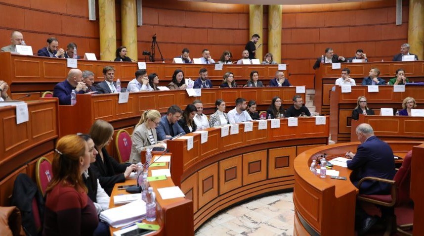 Veliaj letër Këshillit Bashkiak, kërkon të jetë prezent në mbledhjen për shkarkimin e tij